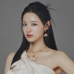 Kim Ji Won - Asian World