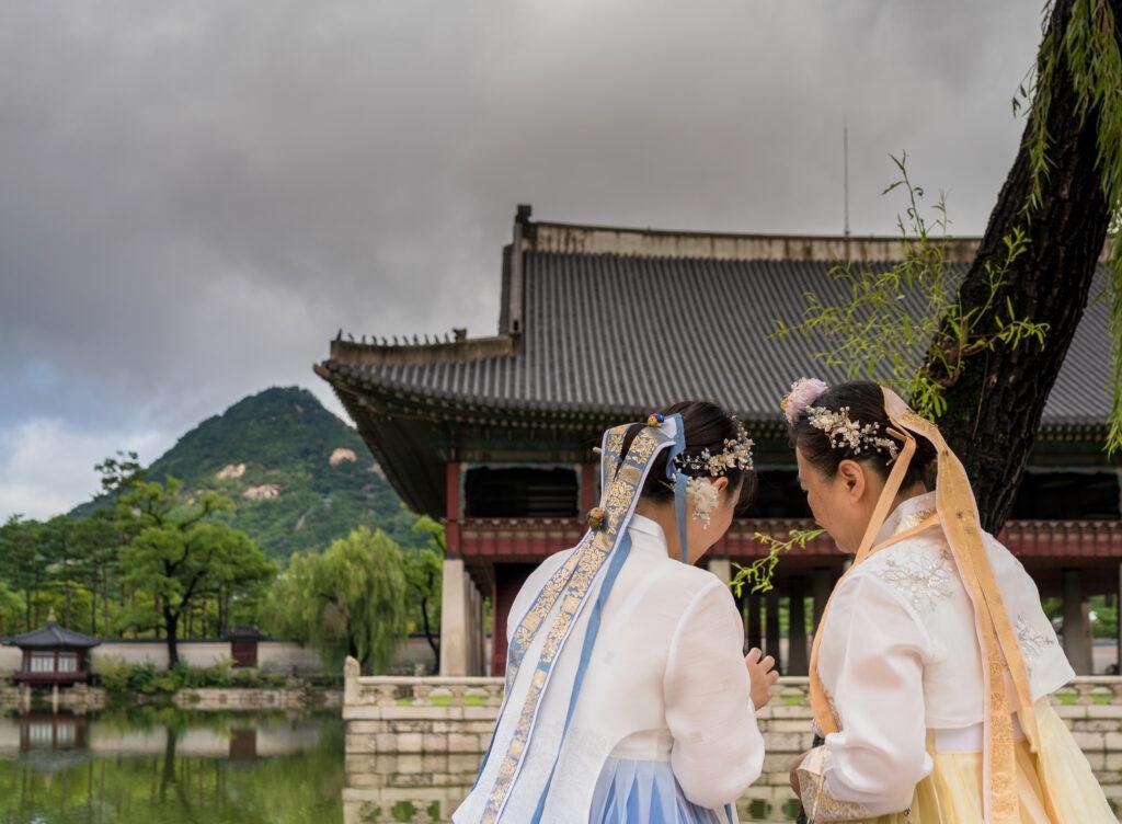 Women wearing hanbok at Gyeongbokgung Palace in Seoul