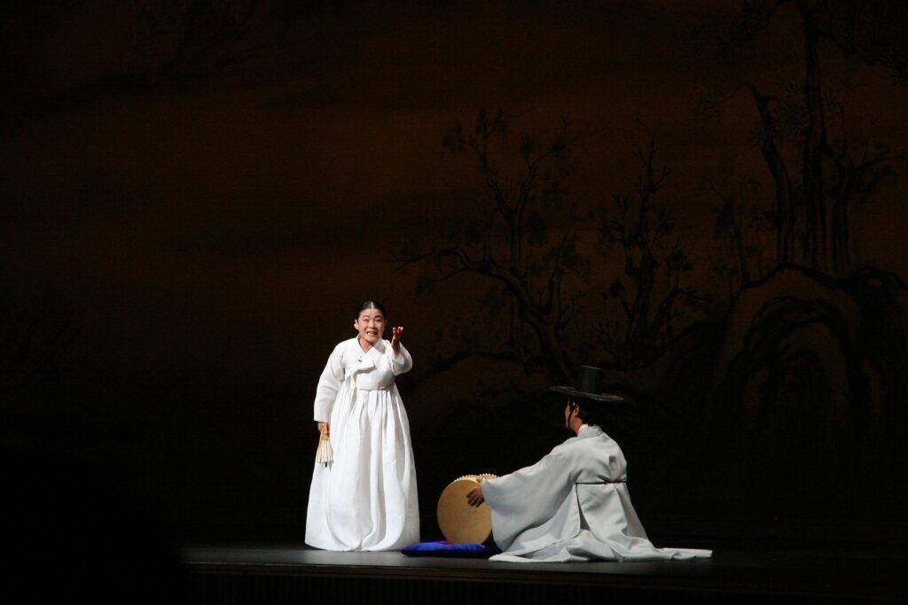 Ahn Suk-seon performing the pansori Heungbuga